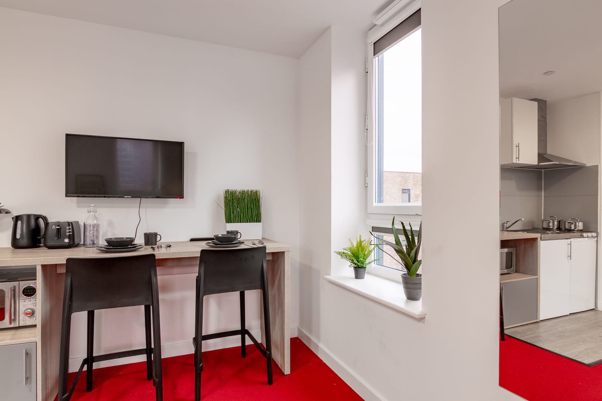 The kitchenette and breakfast bar in a premium studio at Globe Works